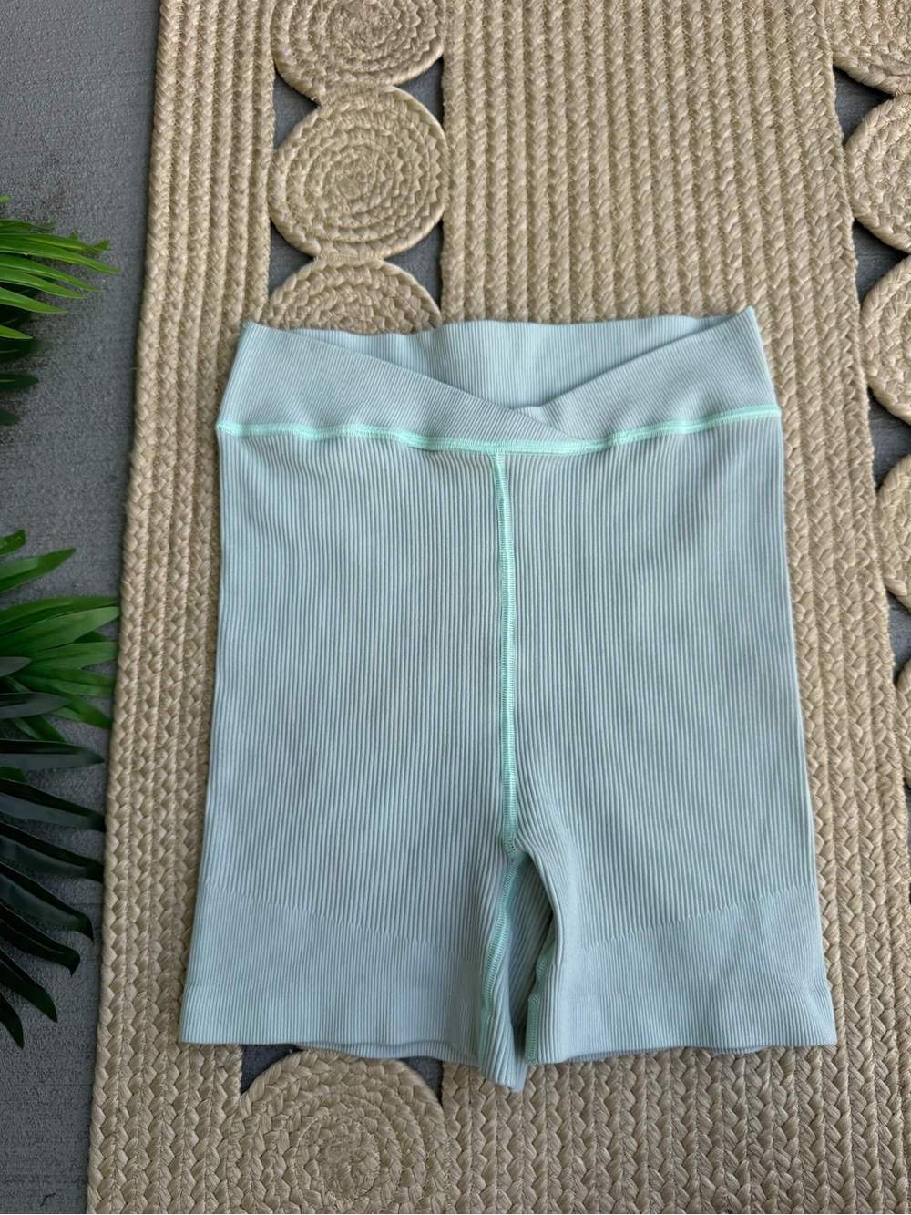FP Movement Mint Green Ribbed V-Waist Seamless Biker Shorts Size M